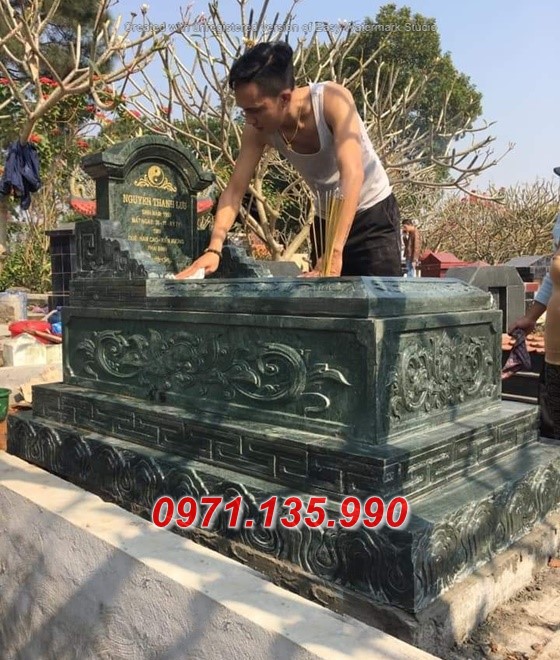 Hà Nội Mẫu mộ tam cấp đẹp bằng đá khối xanh rêu 88+
