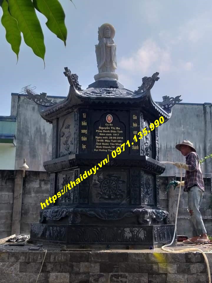 Biểu tượng của Vũ trụ và Pháp giới mộ tháp đá Phật giáo