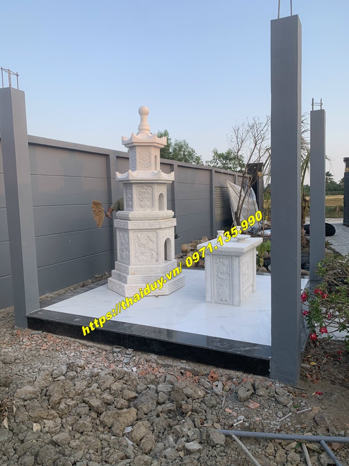 Bánh xe luân hồi (Pháp luân) mộ tháp đá Phật giáo
