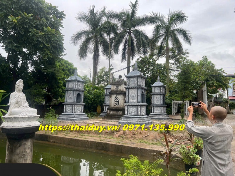 Mây, lửa, sóng nước, tứ linh mộ tháp đá Phật giáo