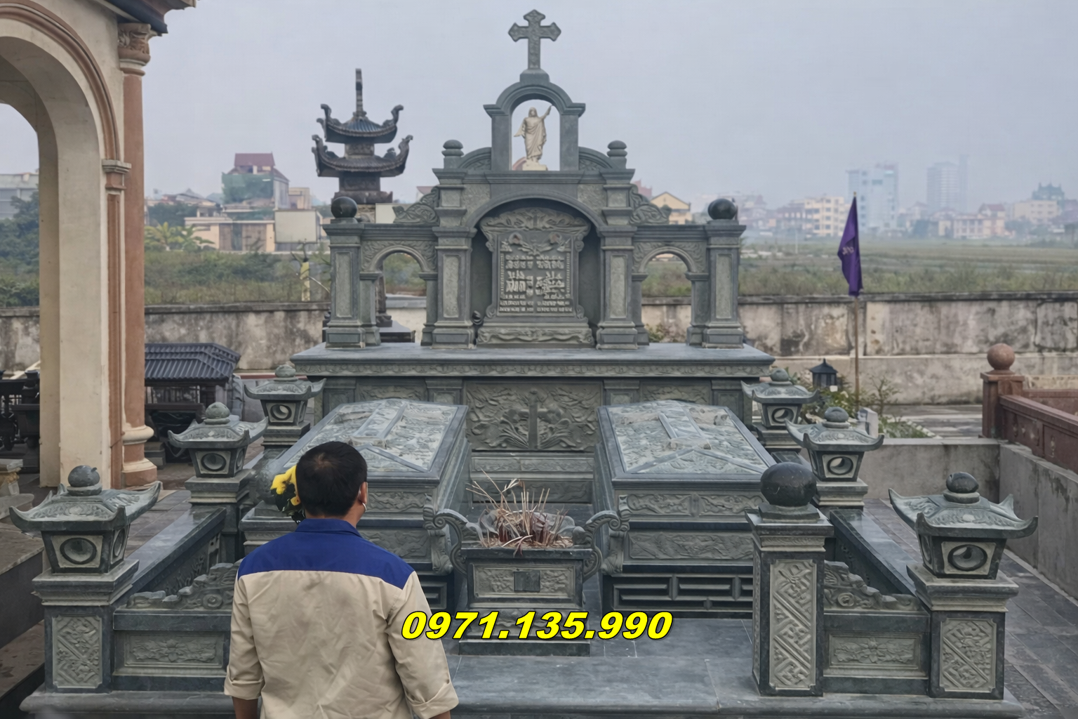 Mẫu Mộ Công Giáo – Lăng Mộ Đạo Thiên Chúa Uy Nghiêm, Bề Thế Theo Thời Gian