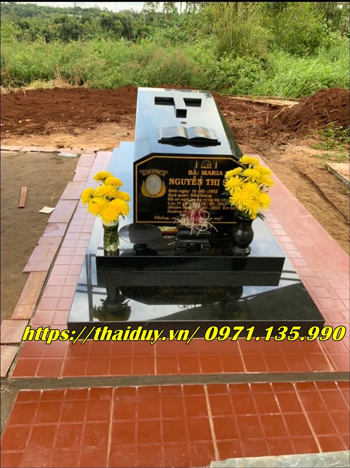 65- Mộ Đá Công Giáo Với Thiết Kế Tinh Xảo Tại Tiền Giang