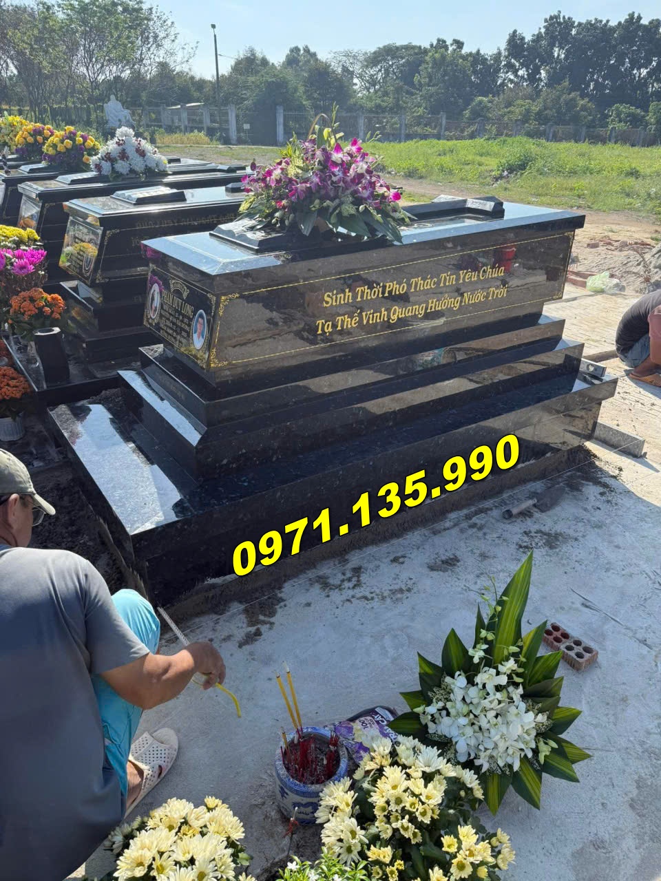 Đồng Nai Bán 57 Mẫu Mộ Đá Khối Công Giáo Hiện Đại