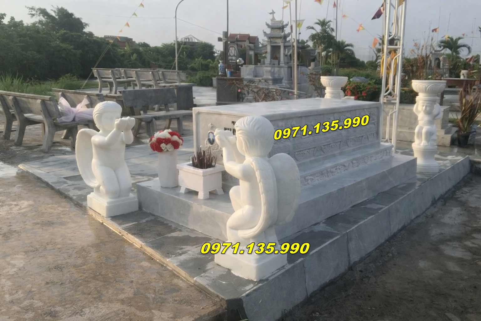 Những Mẫu Mộ Công Giáo Nào Thường Được Làm Từ Đá?