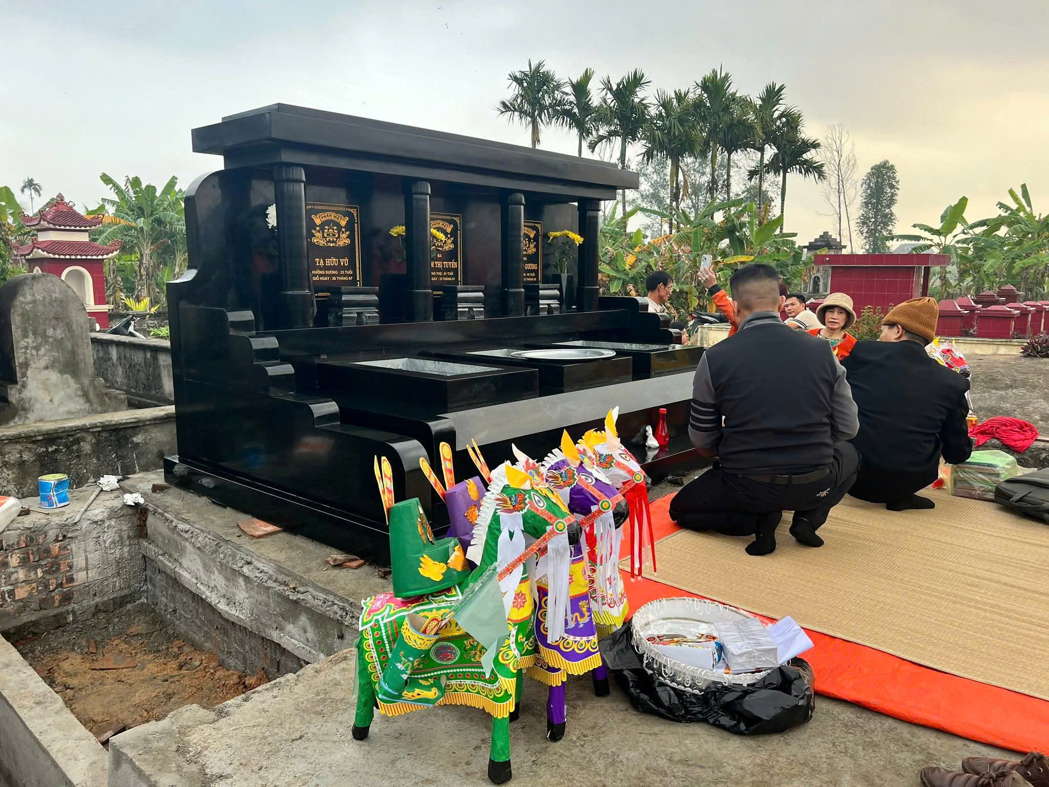 Mộ đá đôi nguyên khối cao cấp Bắc Giang