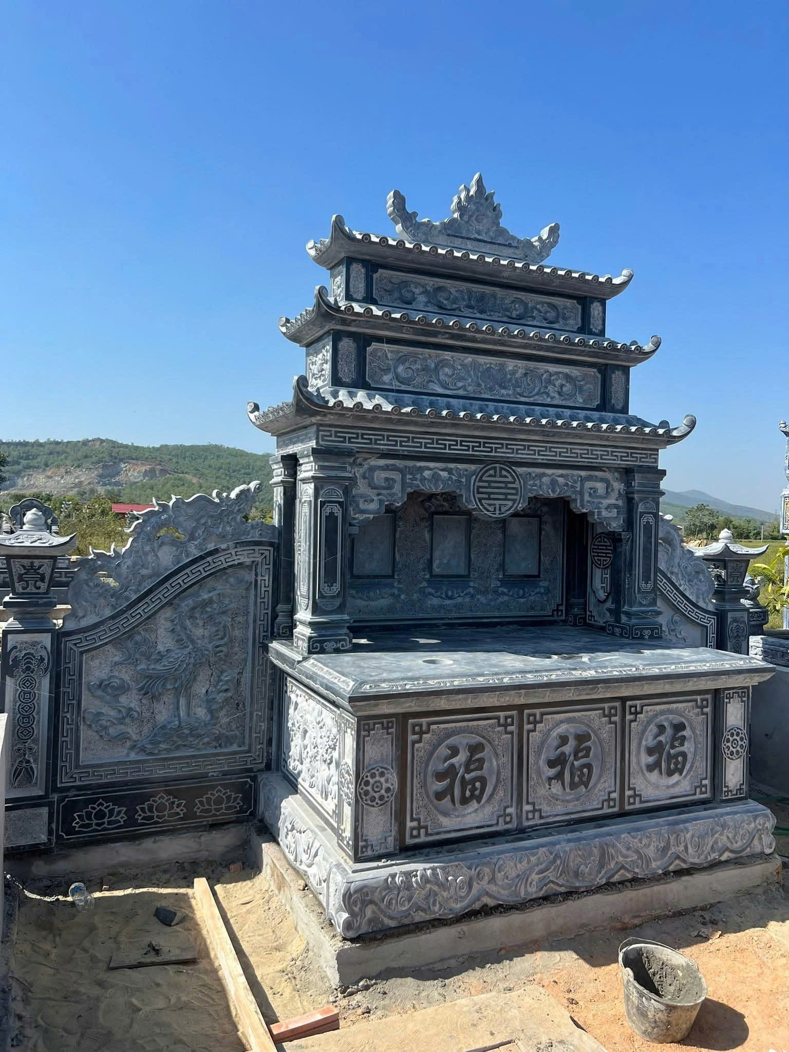 Vì sao nên xây mộ đá đôi cho ông bà, cha mẹ Tại Bắc Giang